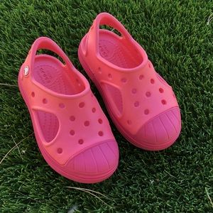 Kids pink crocs